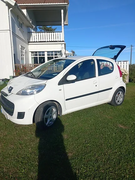 Peugeot 107 2011 photo 2