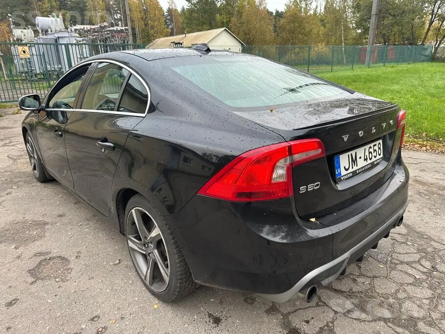 Volvo S60 2012 photo 2
