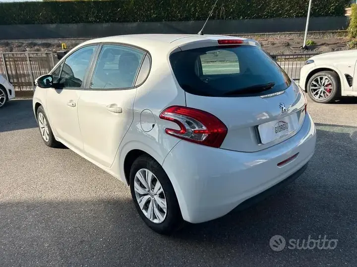 Peugeot 208 2014 photo 3