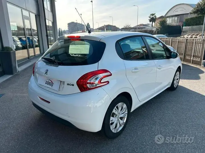 Peugeot 208 2014 photo 2