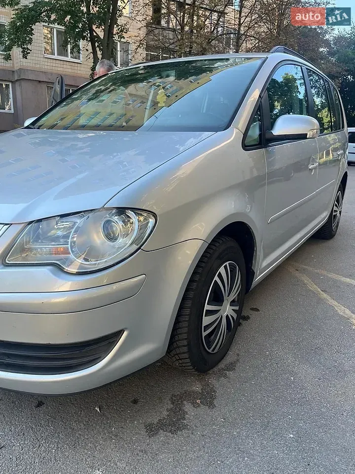 Volkswagen Touran 2009 photo 4