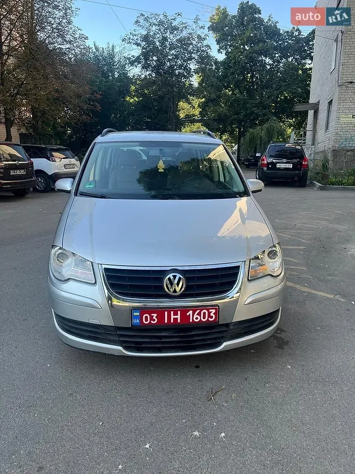 Volkswagen Touran 2009 photo 3