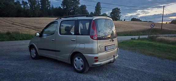 Toyota Yaris Verso 2000 photo 3
