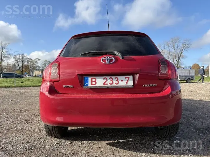 Toyota Auris 2009 photo 4