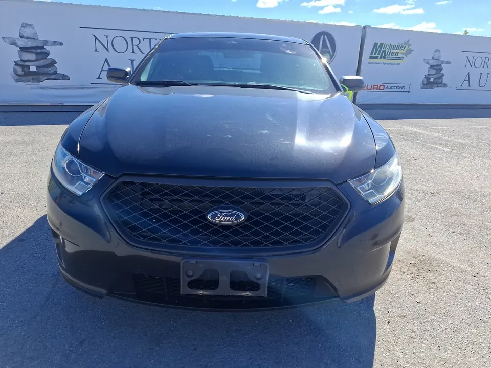 Ford Taurus 2017 photo 2