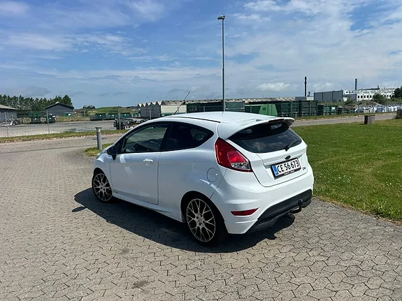 Ford Fiesta 2014 photo 3