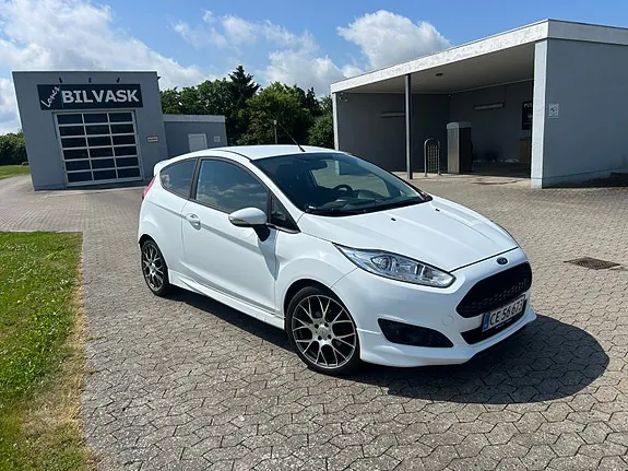 Ford Fiesta 2014 photo 2