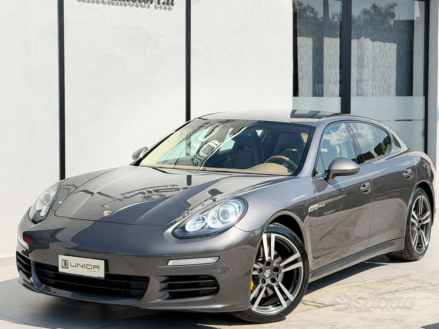 Porsche Panamera 2014 photo 2