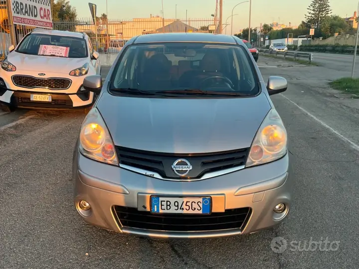 Nissan Note 2010 photo 2