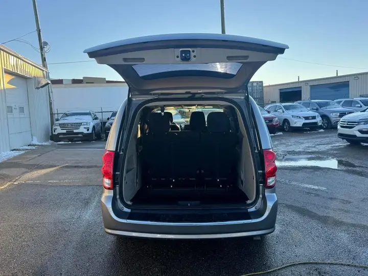 Dodge Grand Caravan 2017 photo 4