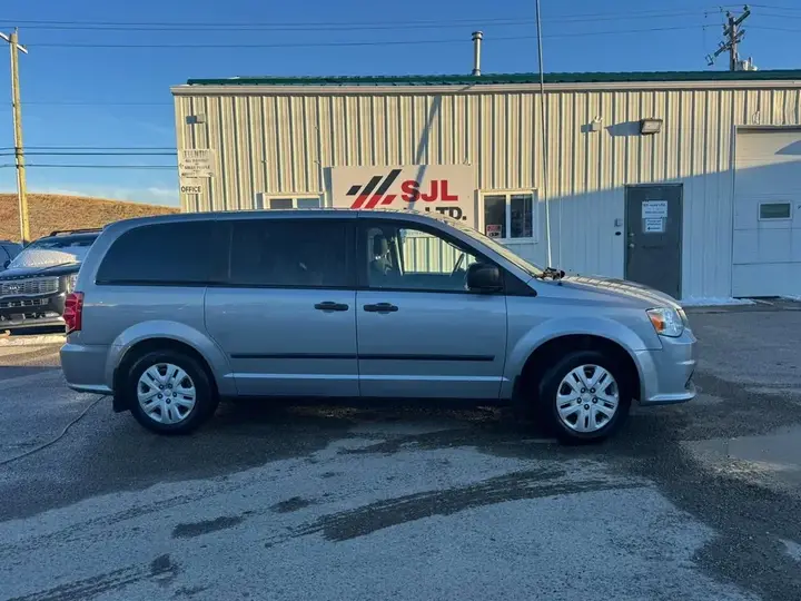 Dodge Grand Caravan 2017 photo 2