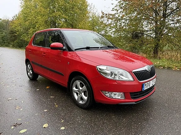 Skoda Fabia 2012 photo 3