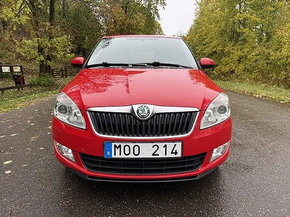 Skoda Fabia 2012 photo 2