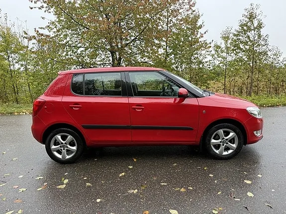 Skoda Fabia 2012 photo 4