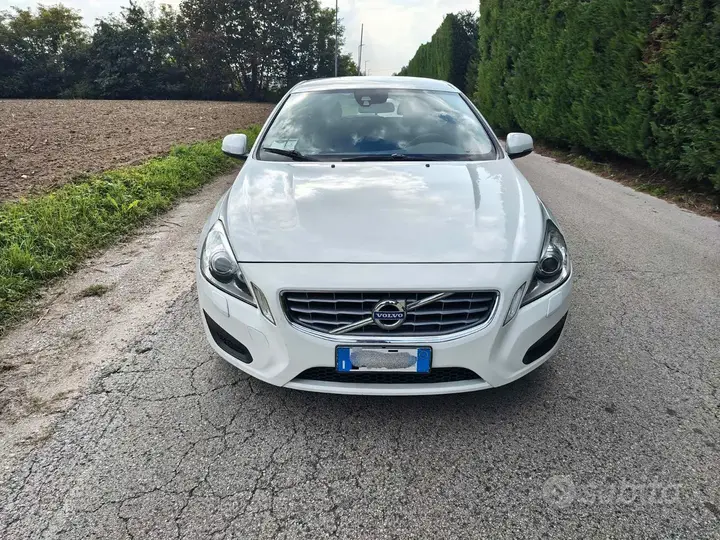 Volvo V60 2012 photo 2