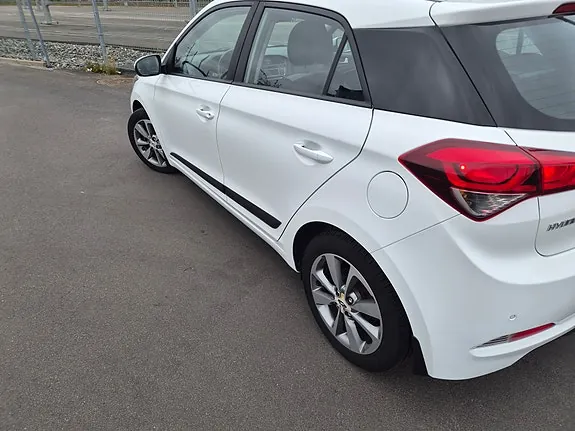 Hyundai I20 2017 photo 2