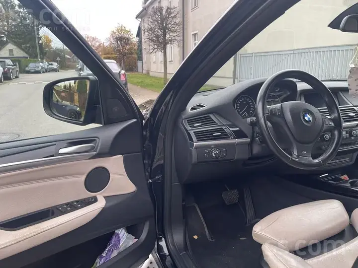 BMW X5 2010 photo 4