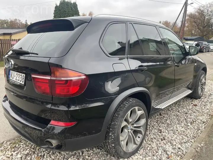 BMW X5 2010 photo 2