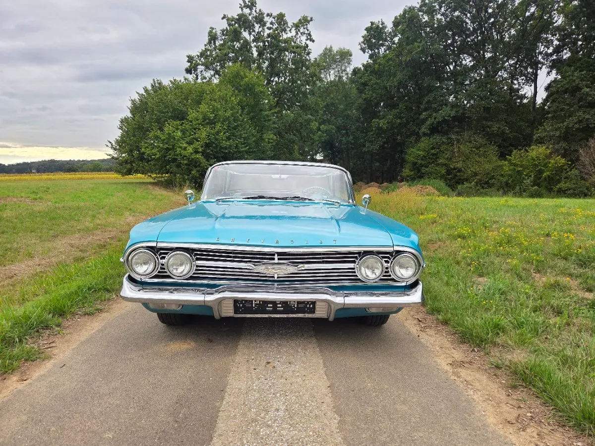 Chevrolet Impala 1960 photo 3