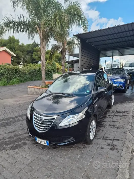 Lancia Ypsilon 2012 photo 2
