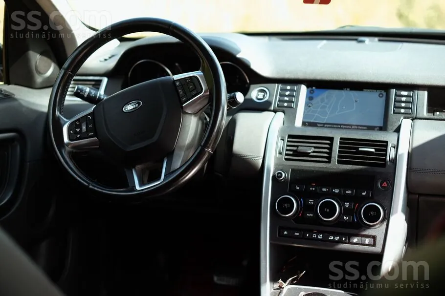 Land Rover Discovery Sport 2017 photo 4