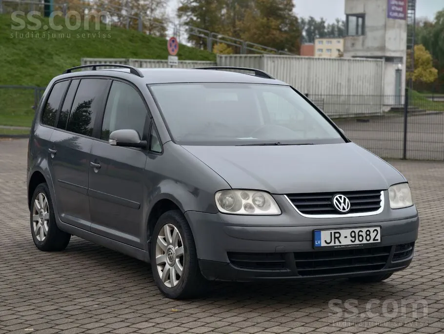 Volkswagen Touran 2004 photo 2