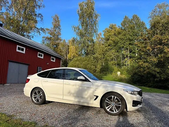 BMW 318D 2014 photo 3