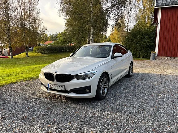 BMW 318D 2014 photo 2