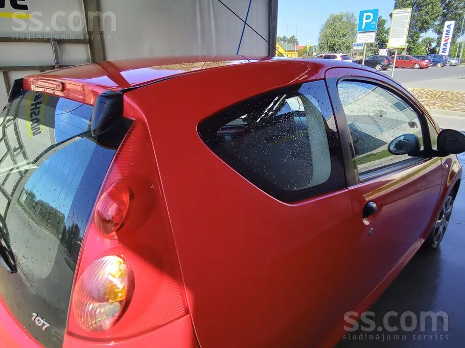 Peugeot 107 2010 photo 2