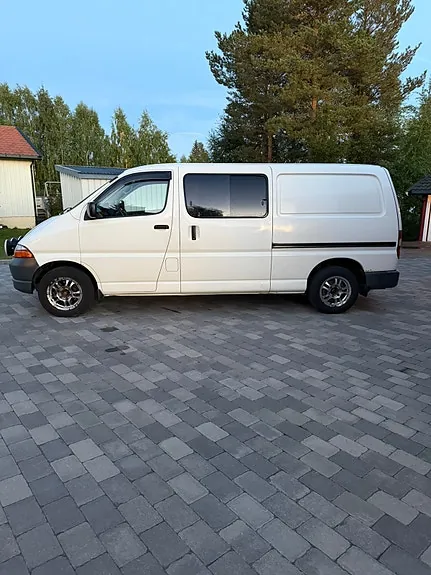 Toyota Hiace 2005 photo 2