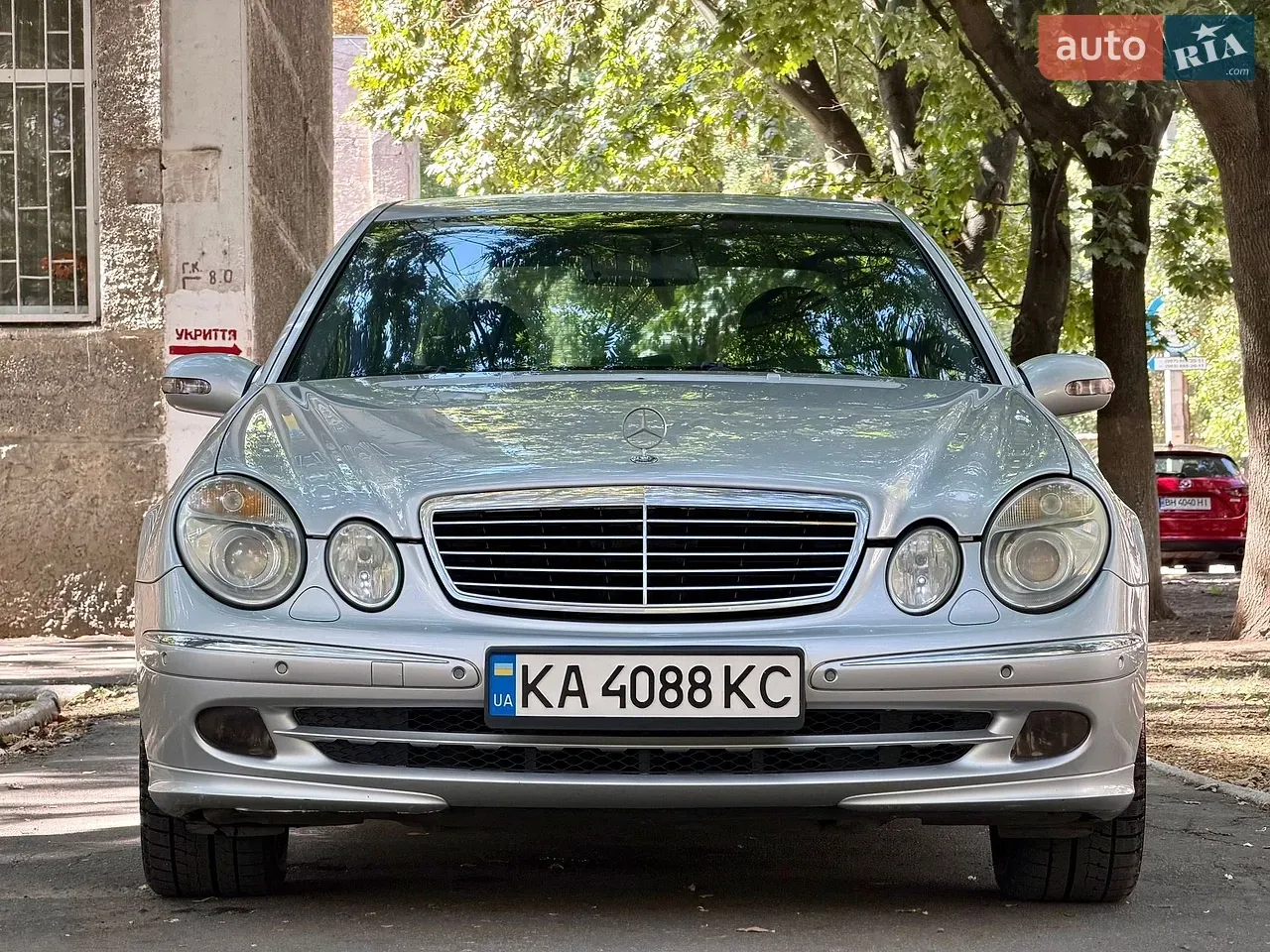 Mercedes-Benz E-Class 2004 photo 2