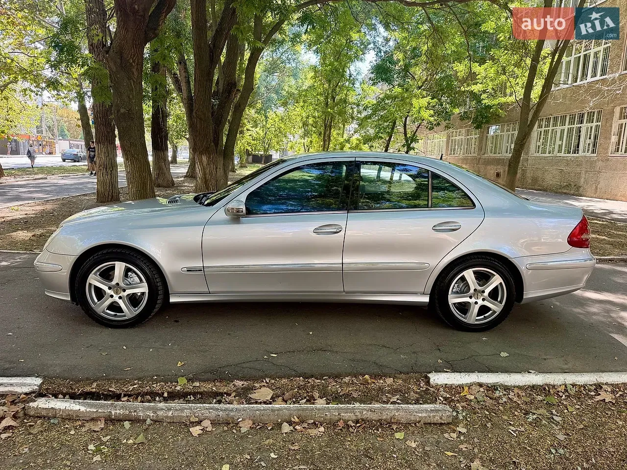 Mercedes-Benz E-Class 2004 photo 5