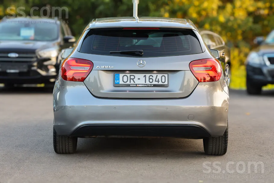 Mercedes-Benz A180 2015 photo 5