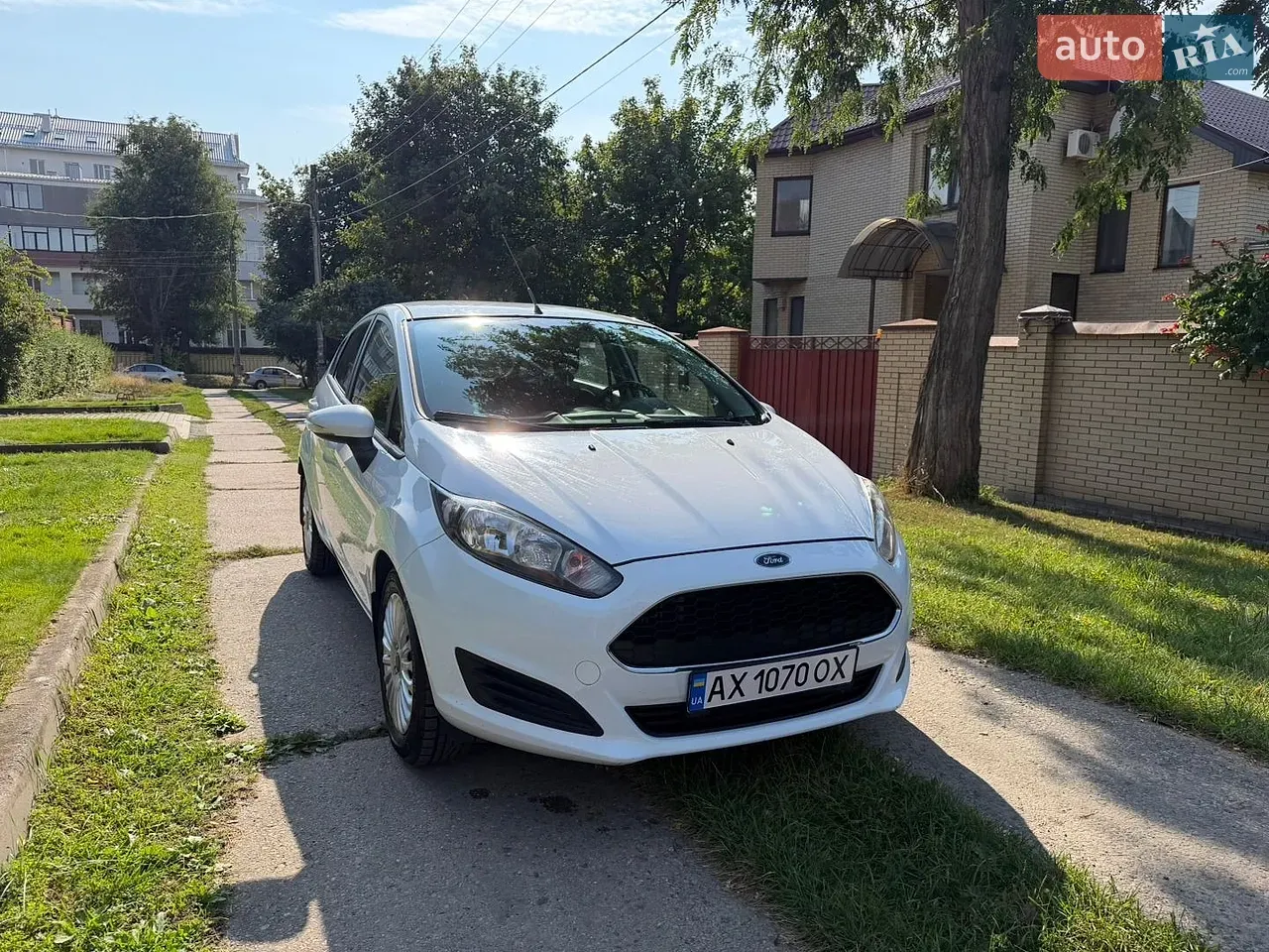 Ford Fiesta 2016 photo 2