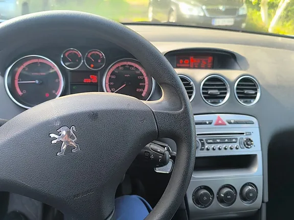 Peugeot 308 2010 photo 3