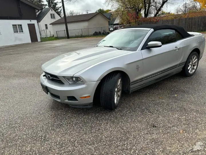 Ford Mustang 2010 photo 2