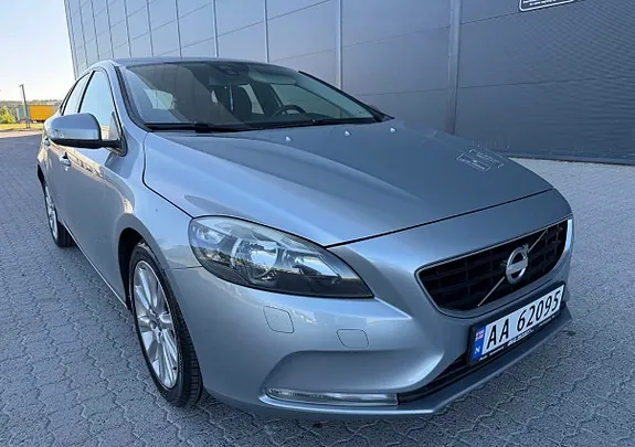 Volvo V40 2013 photo 2