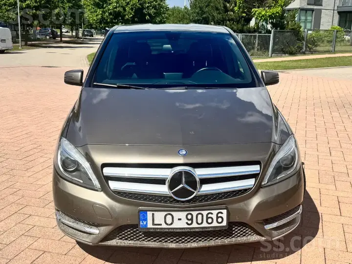 Mercedes-Benz B200