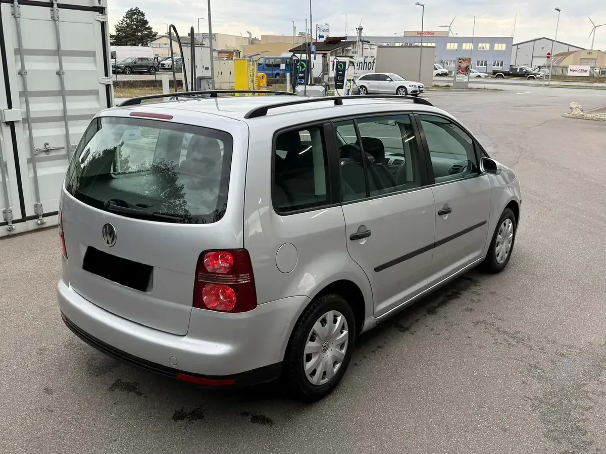 Volkswagen Touran 2007 photo 3