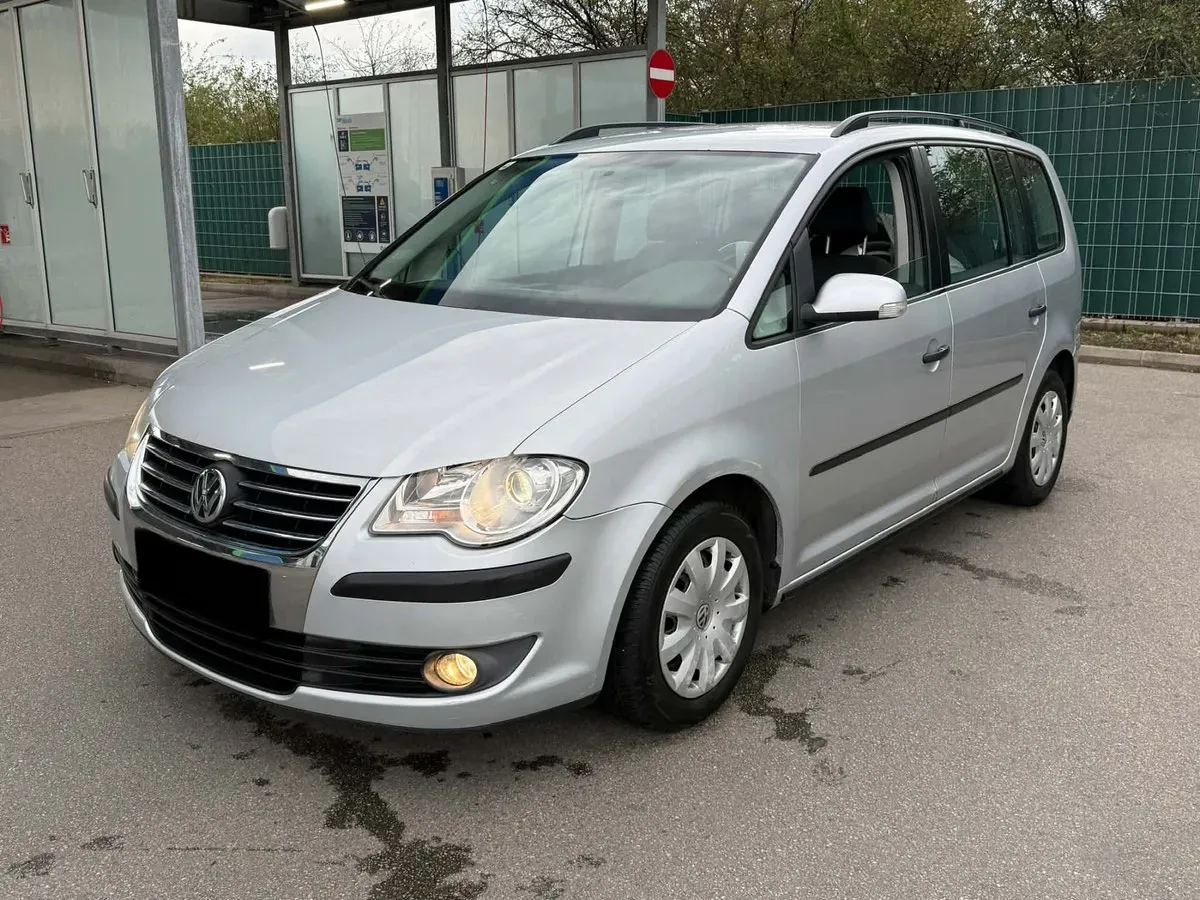 Volkswagen Touran 2007 photo 2