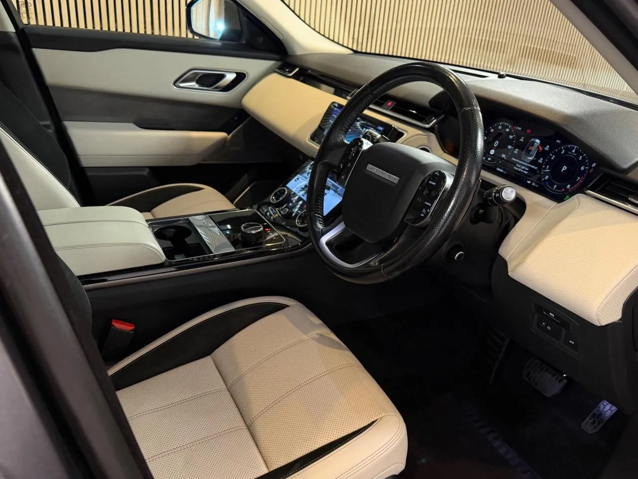 Land Rover Range Rover Velar 2018 photo 2