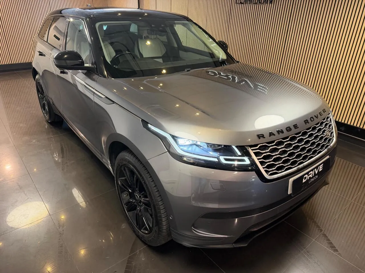 Land Rover Range Rover Velar 2018 photo 4