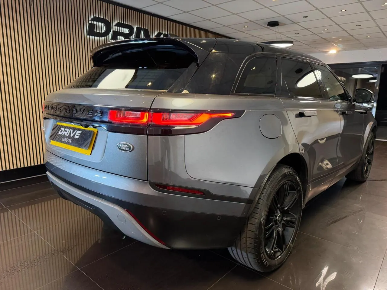 Land Rover Range Rover Velar 2018 photo 3