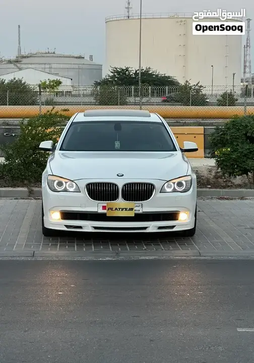 BMW 7 Series 2010 photo 2