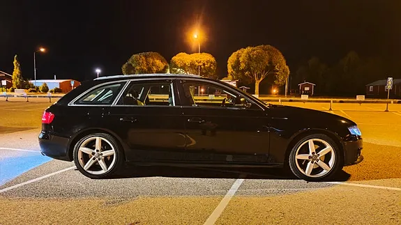 Audi A4 2009 photo 2