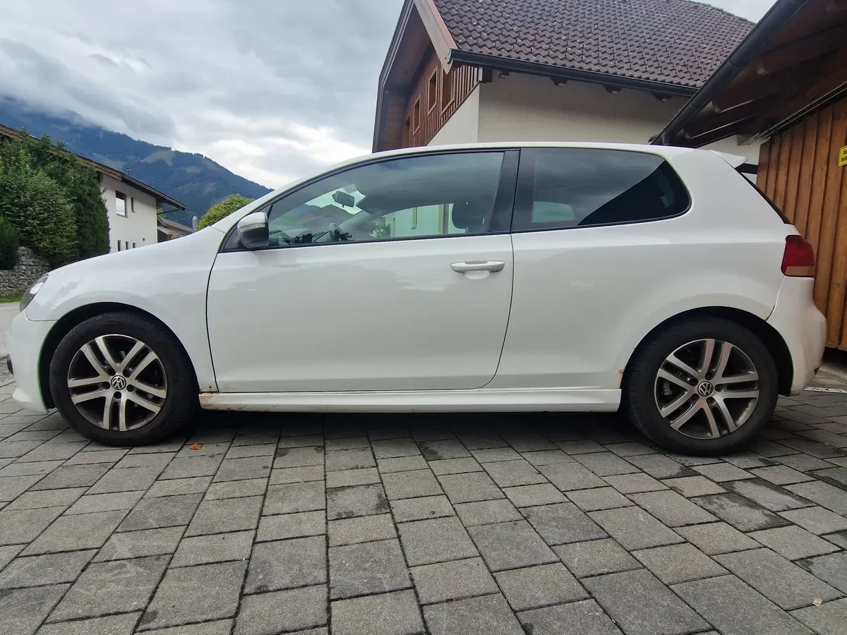 Volkswagen Golf 2011 photo 2