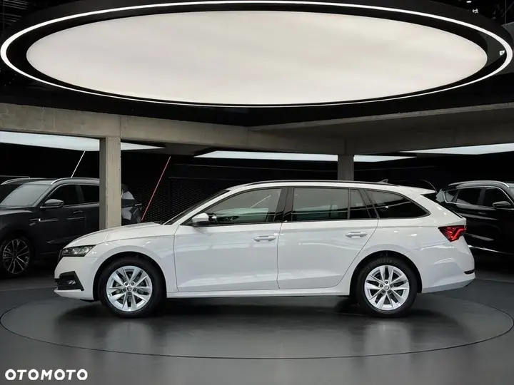 Skoda Octavia 2023 photo 2
