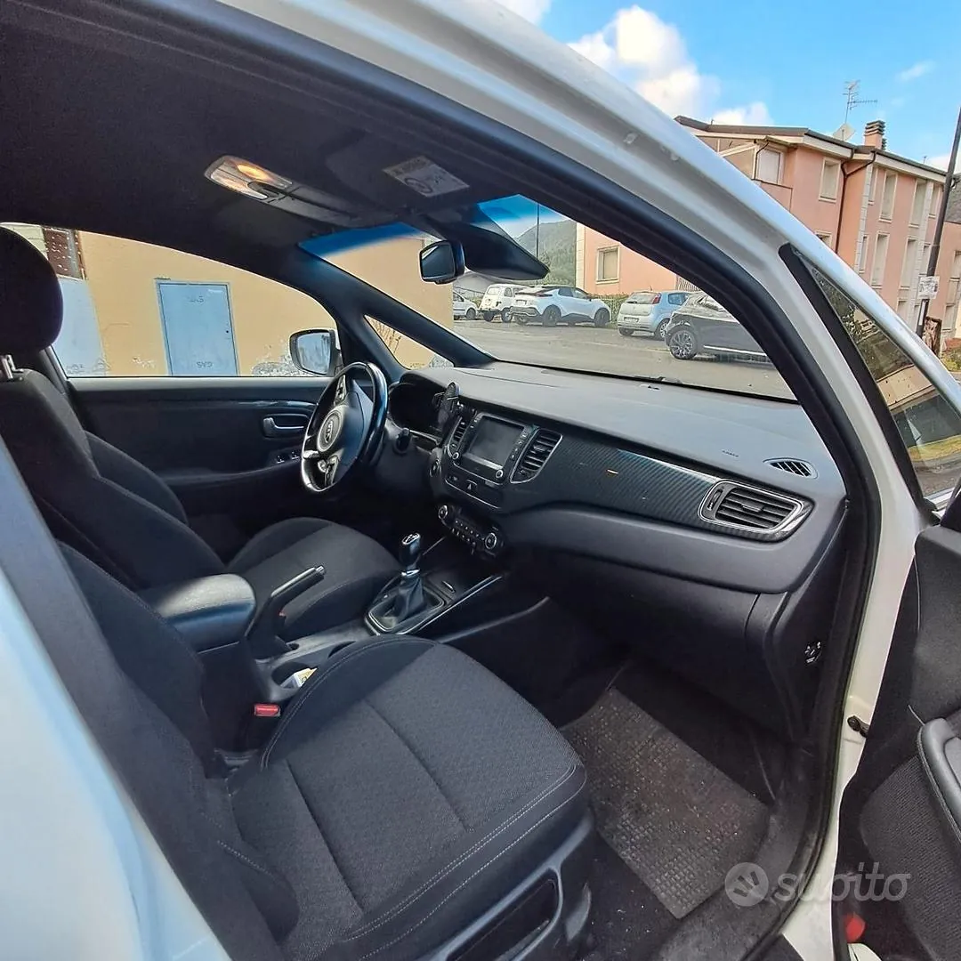 Kia Carens 2017 photo 5