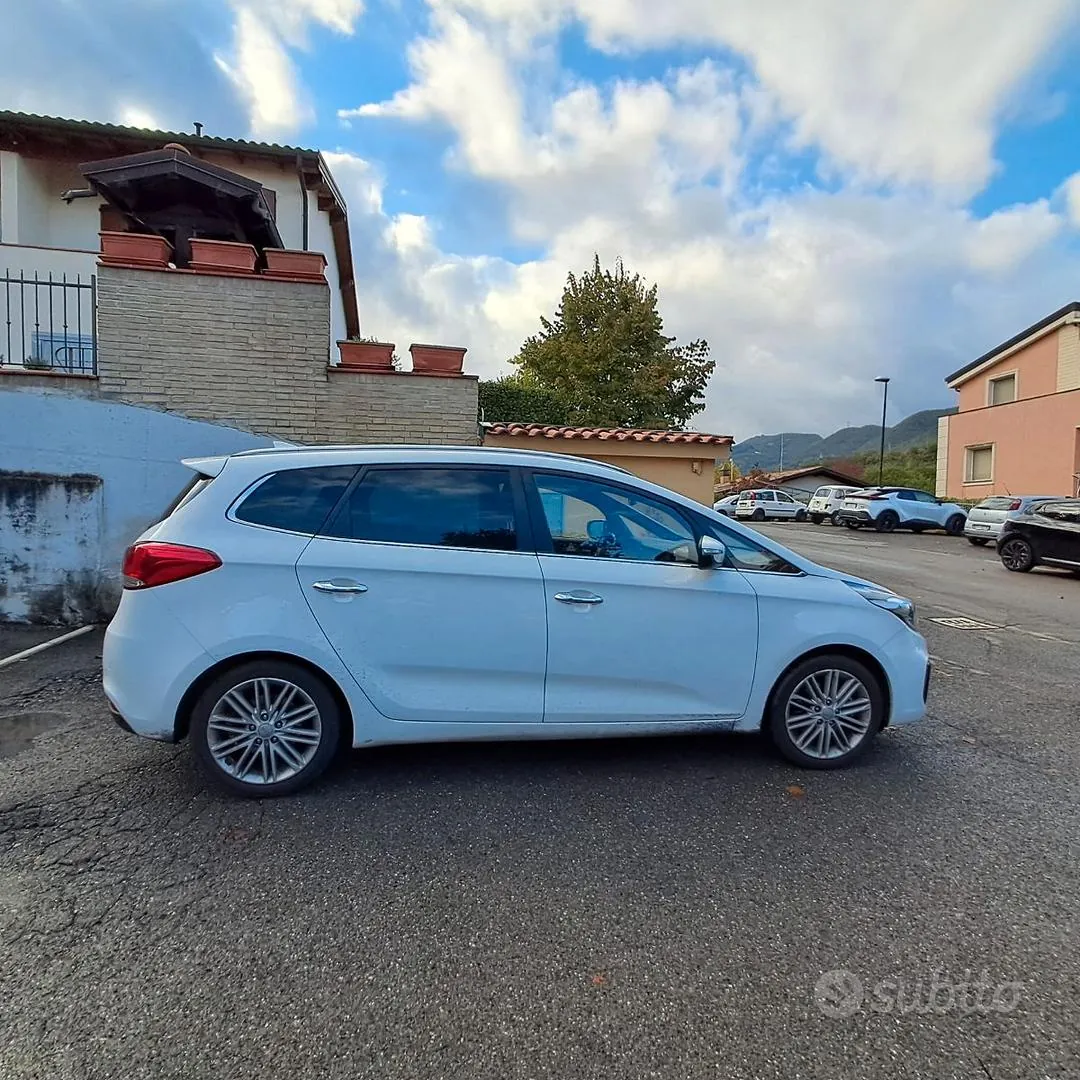 Kia Carens 2017 photo 2