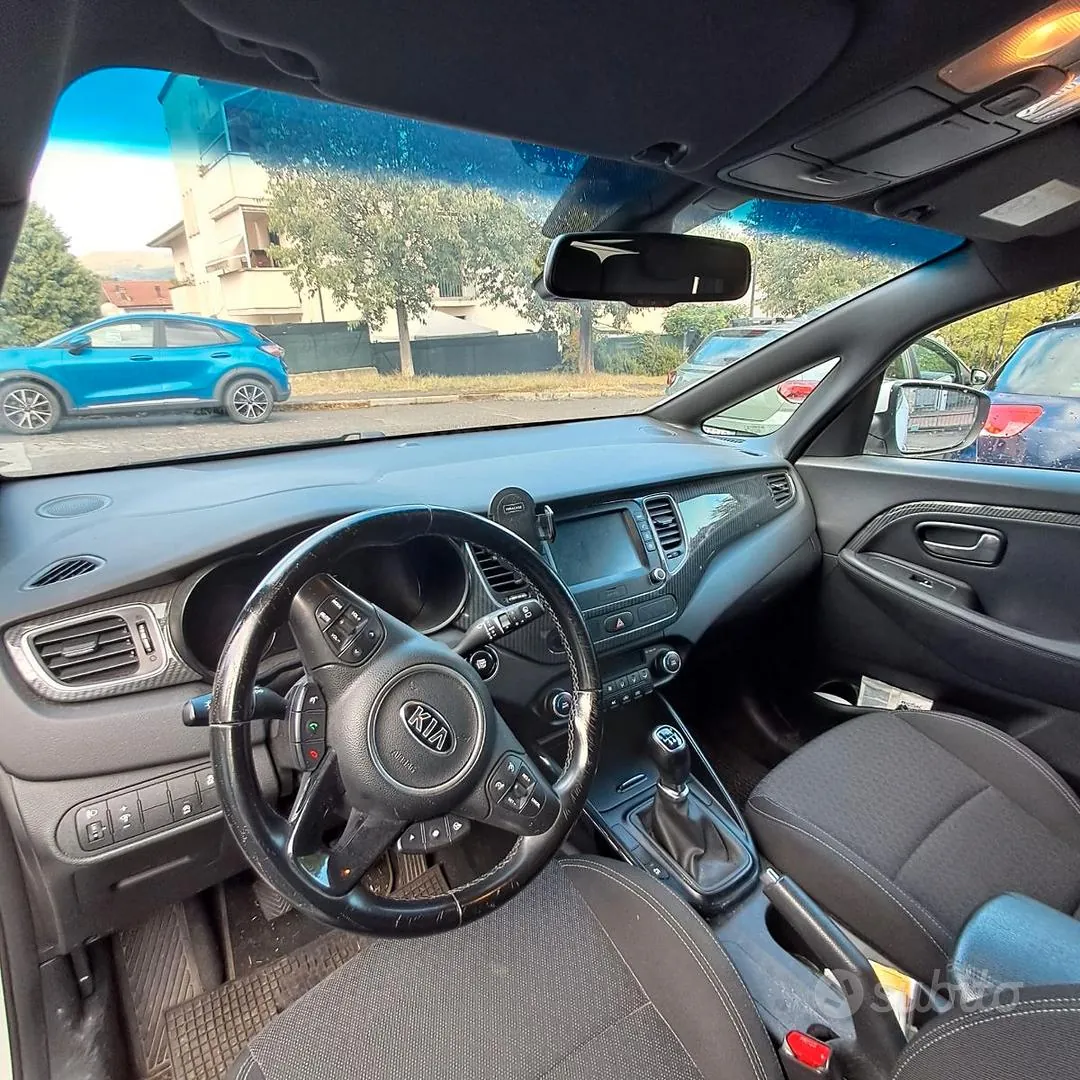 Kia Carens 2017 photo 4